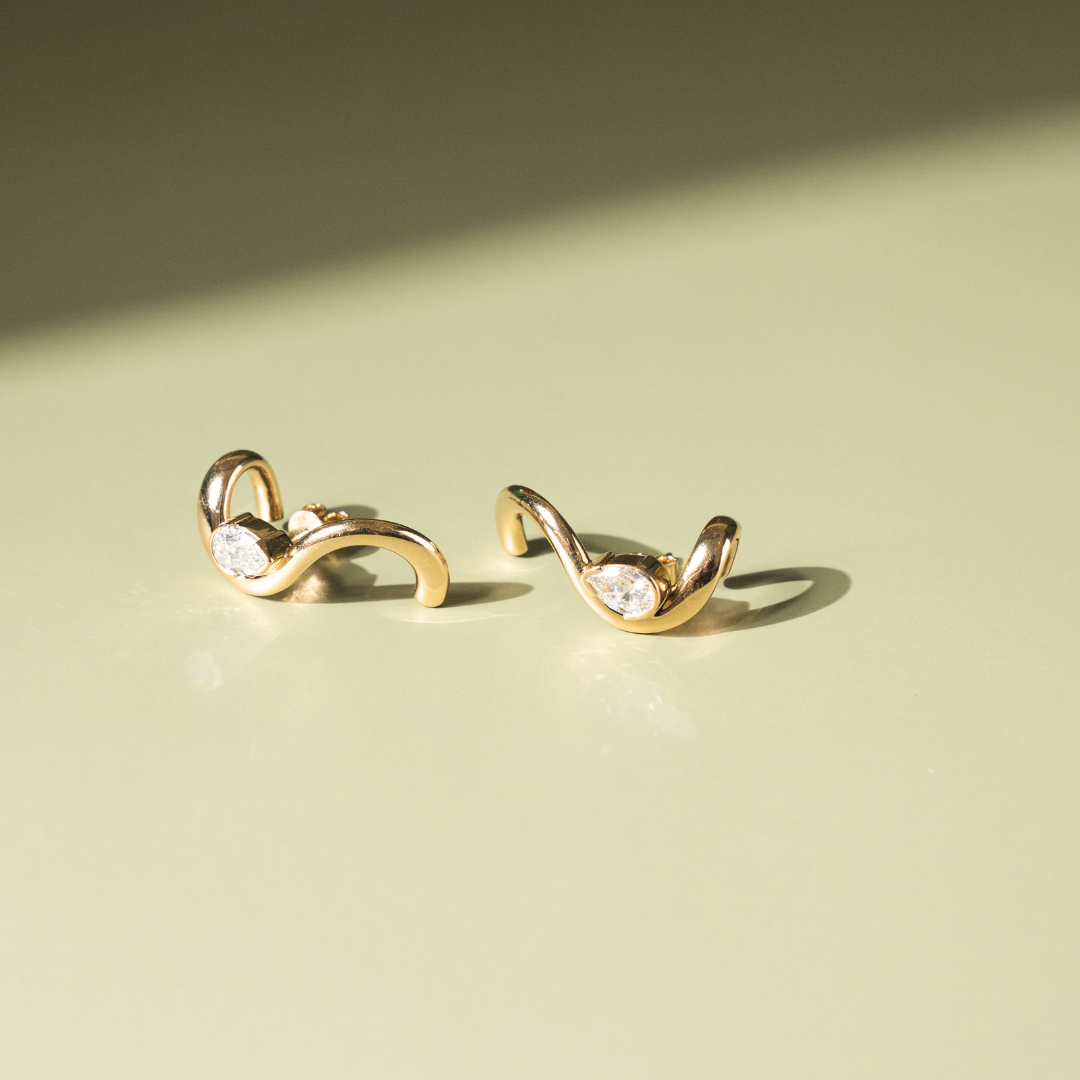 Coquette Curve Stud