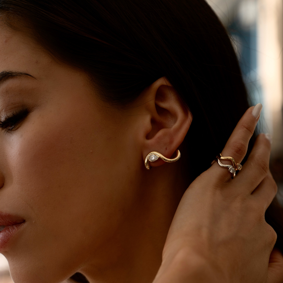 Coquette Curve Stud