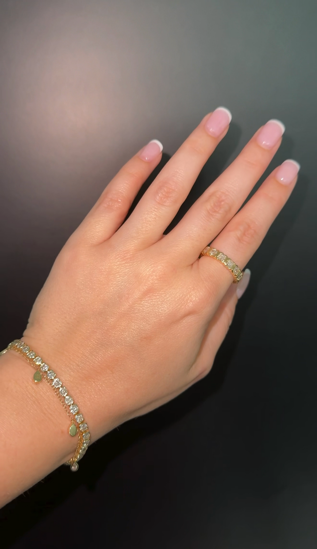 WOMAN WEARING A ETERNITY BAND AND TENNIS BRACELET